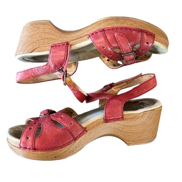 Dansko Sissy Gecko Burnished Red Platform Wedge Buckle Detail Sandal Size 37 - Picture 4 of 13